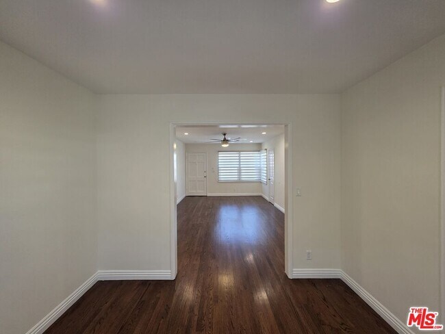 Building Photo - 102 Gaviota Ave