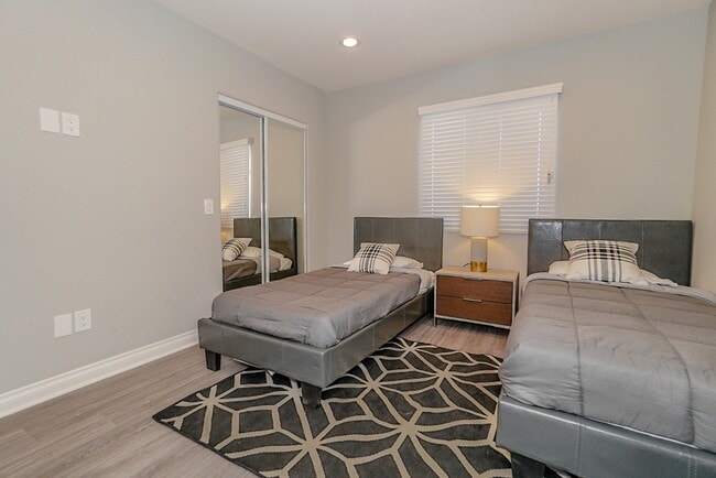 Building Photo - 4508 Esmeralda St