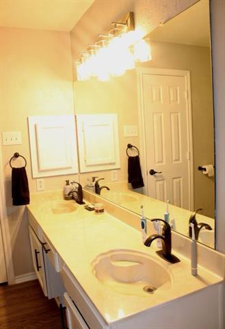 Building Photo - 808 Bridgewater Ln