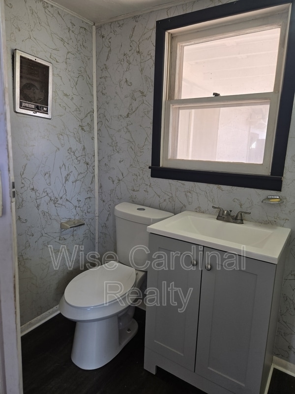 Building Photo - 714 N Ave C