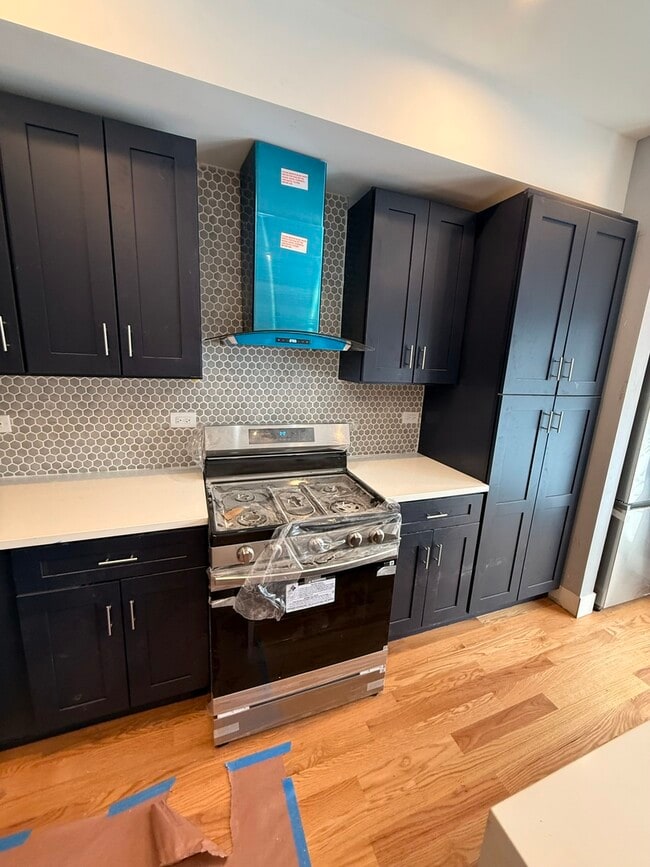 Building Photo - 2157 N Western Ave