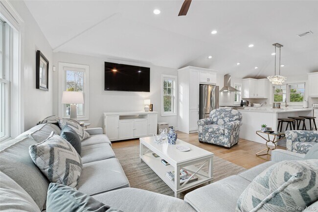 Building Photo - 4 Chestnut Ln