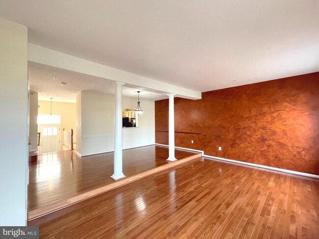 Building Photo - 48344 Long Ln