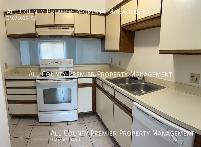 Building Photo - 2021 Caribbean Dr S