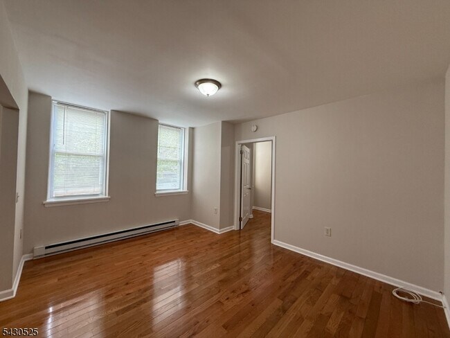 Building Photo - 39 Glenridge Ave
