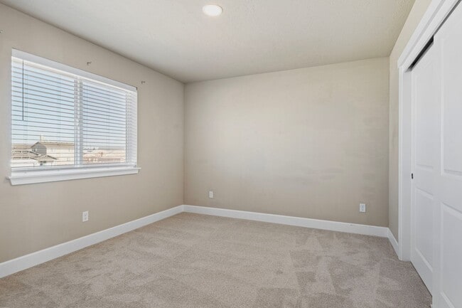 Building Photo - Beautiful 4 bedroom home in desirable Madras OR