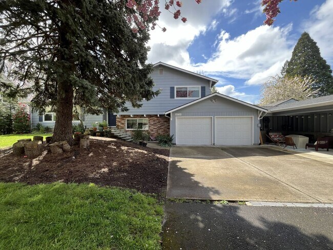 Building Photo - Comfortable Living in Bethany with Two Separate Units, Expansive 0.45-Acre Lot & Versatile Detach...