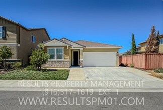 Building Photo - Beautiful Roseville 3 +Den Solar Home