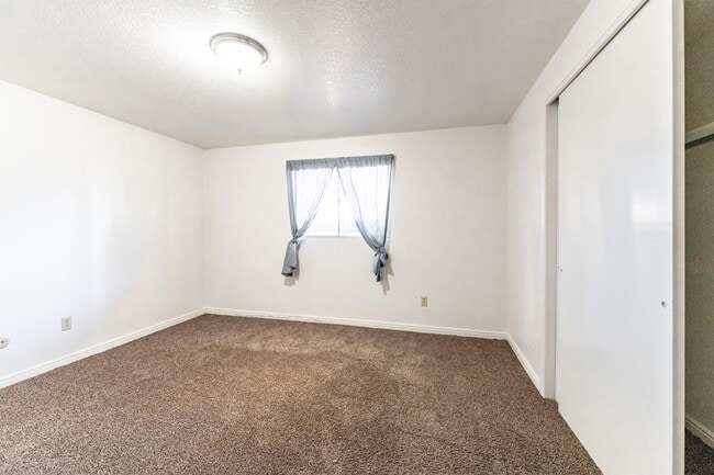 Building Photo - 180 E 100 N