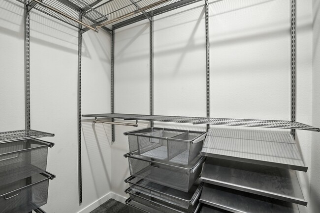 Building Photo - 3008 N Marguerite Rd