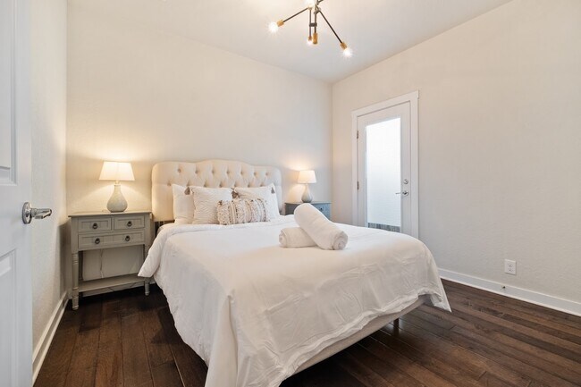 Building Photo - 2009 McCullough Ave