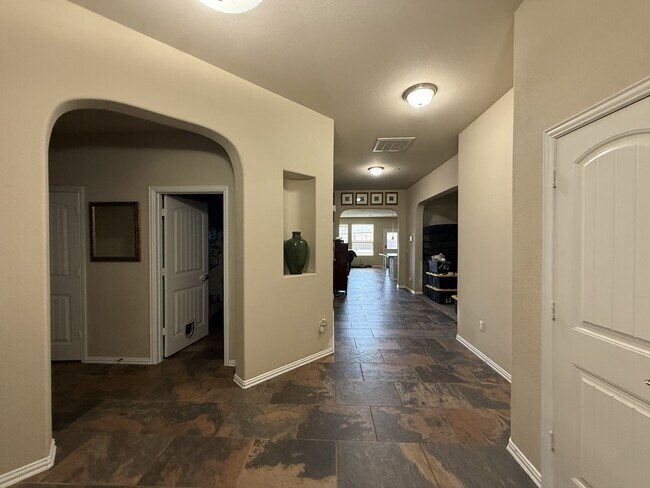 Building Photo - 805 Gallantry Ln