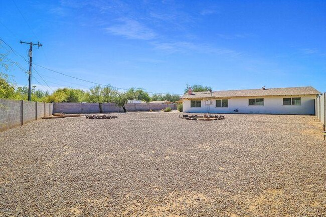 Building Photo - 6518 E Sunnyside Dr
