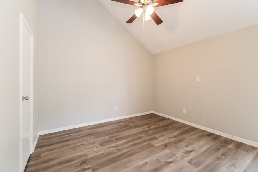 Building Photo - 6511 Gleneagles Dr