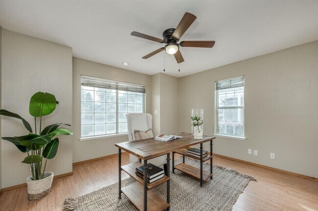 Building Photo - Spacious 5 Bedroom Clovis Home