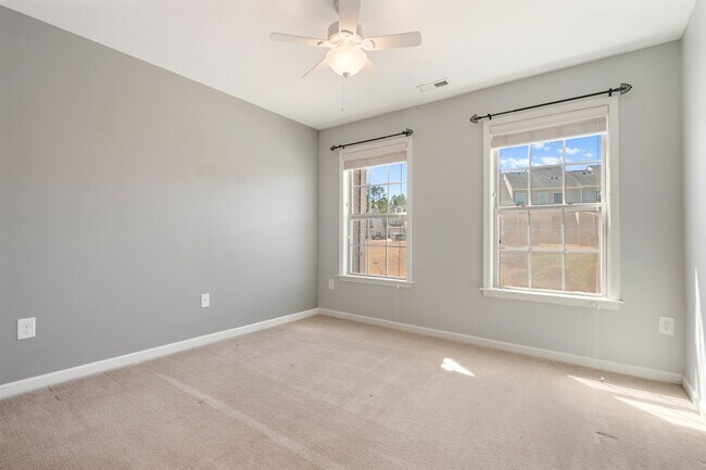 Building Photo - Available Now! Gorgeous, Well Upgraded 3 Bed / 2.5 Bath w/ First Floor Primary!