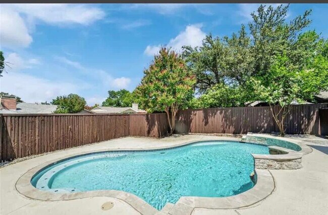 Building Photo - 2926 Forest Hills Ln