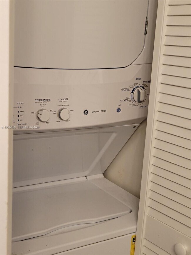 Building Photo - 6422 Collins Ave