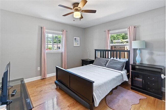 Building Photo - 3005 W Helen Ave