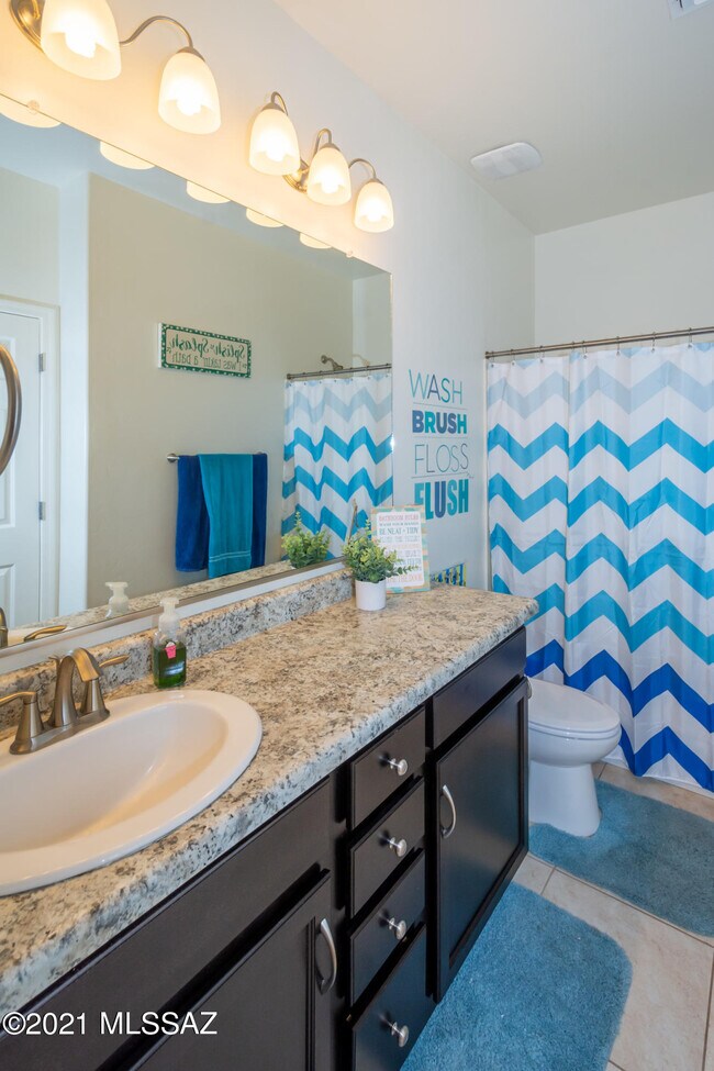 Building Photo - 9017 W Rolling Springs Dr