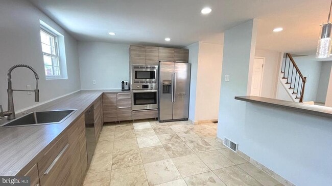 Building Photo - 324 Avon St