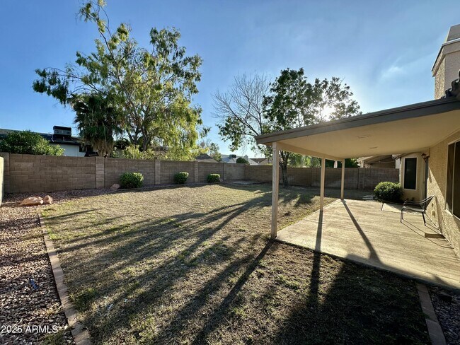 Building Photo - 4833 W Taro Dr