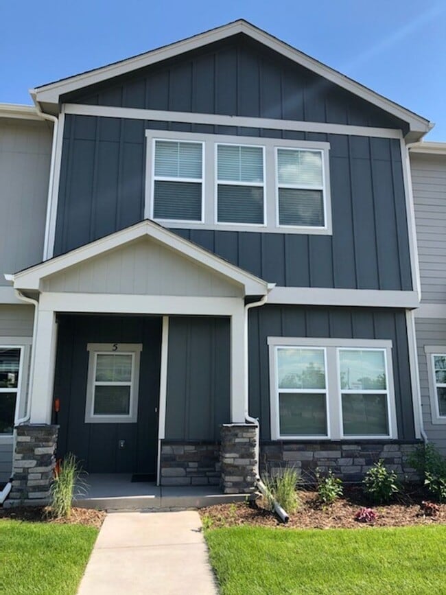 Primary Photo - Beautiful 3 bed, 3 bath Townhome in West W...