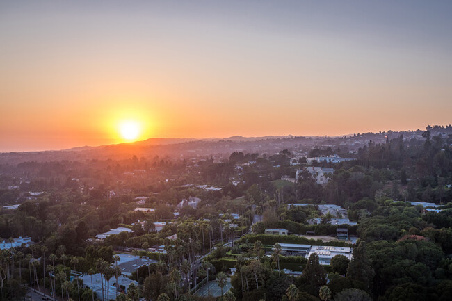 Building Photo - 9255 Doheny Rd