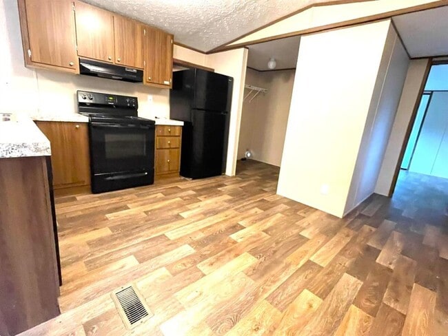 Building Photo - 25216 Twin Oaks Dr