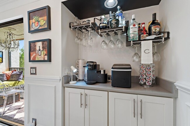 Building Photo - 1605 S US Hwy 1