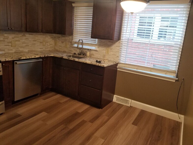 Kitchen - 2945 Warrensville Center Rd