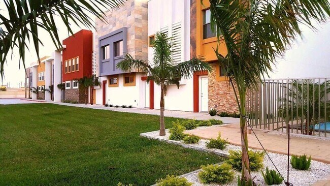 Primary Photo - 12 E St