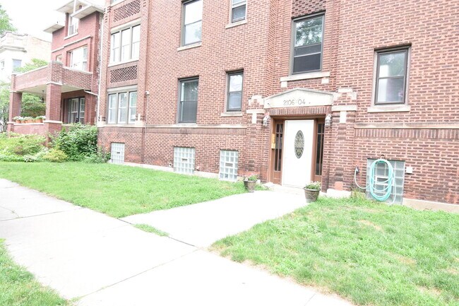 Primary Photo - 2106 W Wilson Ave