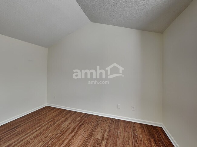 Building Photo - 4415 Hounds Run Dr
