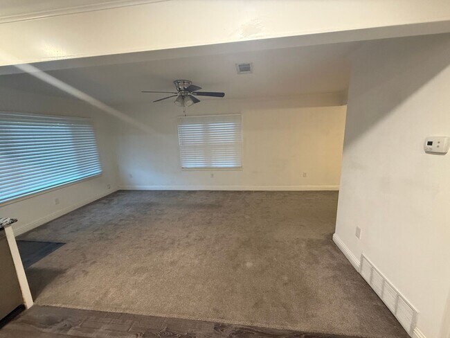 Building Photo - Check out this home in the heart of Benbrook!