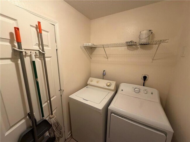 Building Photo - 3708 Shangri-La Dr