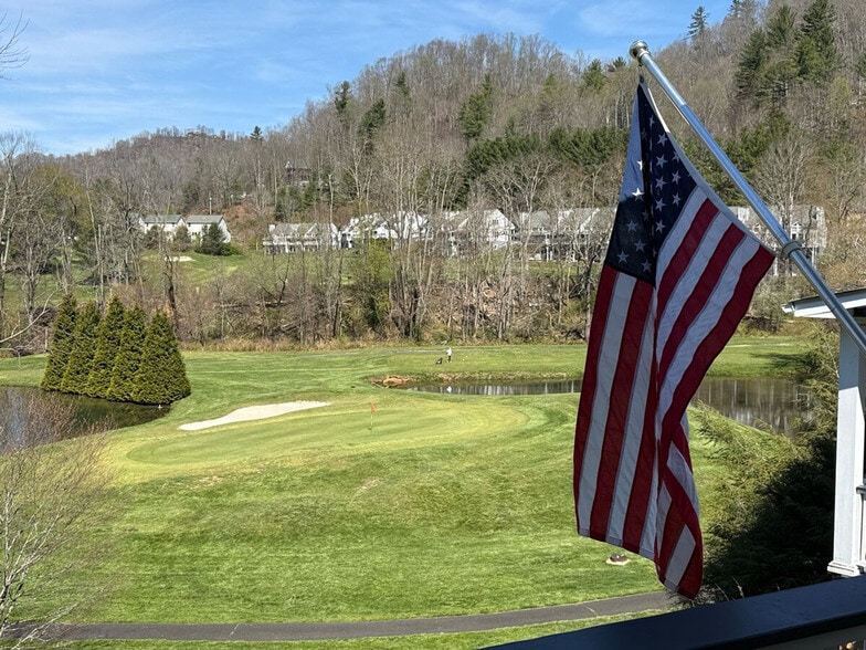 Building Photo - 270 Creatwood Trail