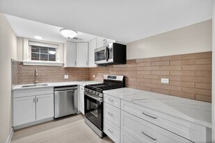 Building Photo - 2703 W Ardmore Ave