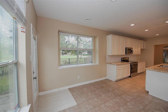 Building Photo - 10411 Village Lake Dr