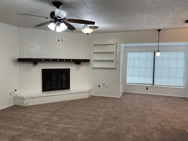 Building Photo - Available Now | Single-Story 3 Bed, 2 Bath | Prime Waco Location | Cul-de-Sac Lot with Garage | P...