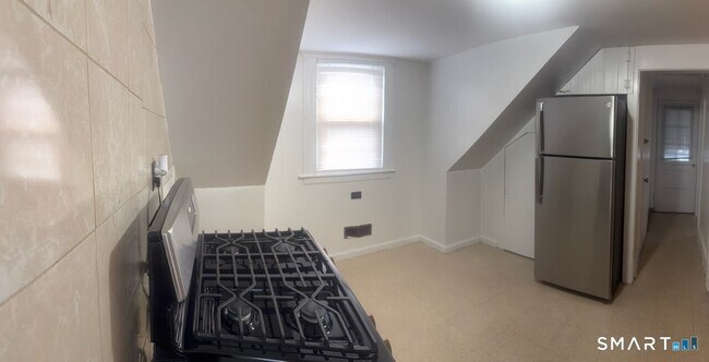 Building Photo - 831-833-833 William St