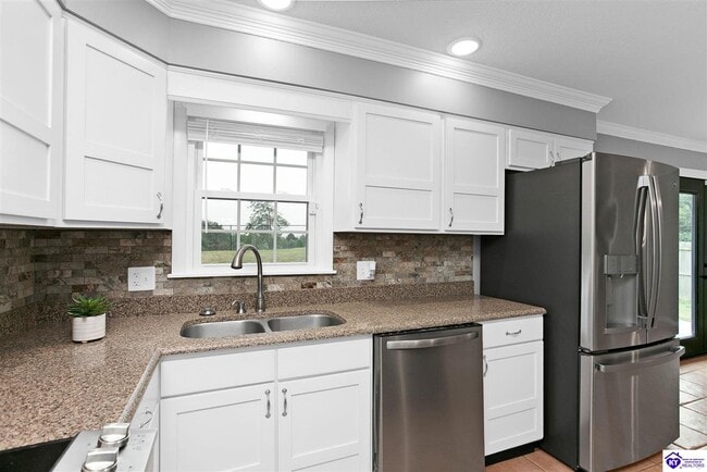 Building Photo - 705 Bon Aire Dr