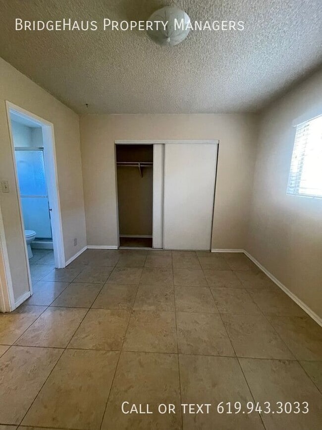 Building Photo - 516 S Tulip St