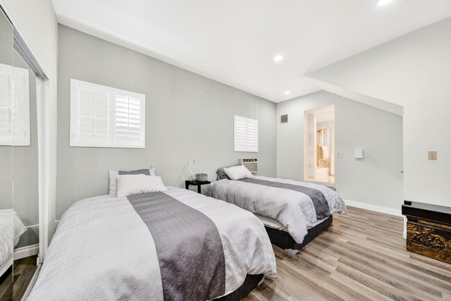 Building Photo - 6257 Bluebell Ave