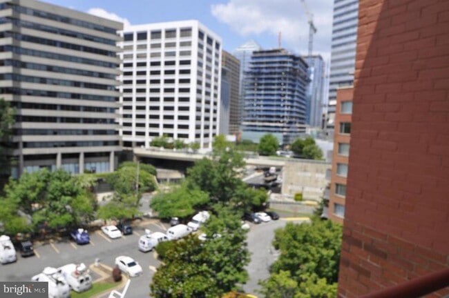 Building Photo - 1121 Arlington Blvd