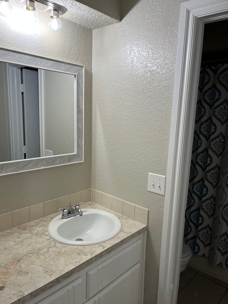 Building Photo - 1207 Sequoyah Cir