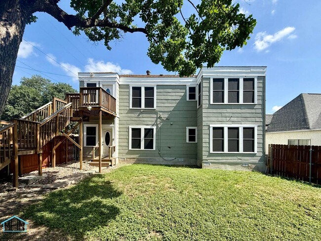 Building Photo - A Timeless Gem Awaits - Elegant Historic Home Nestled in the Heart of Los Angeles Heights Keyston...