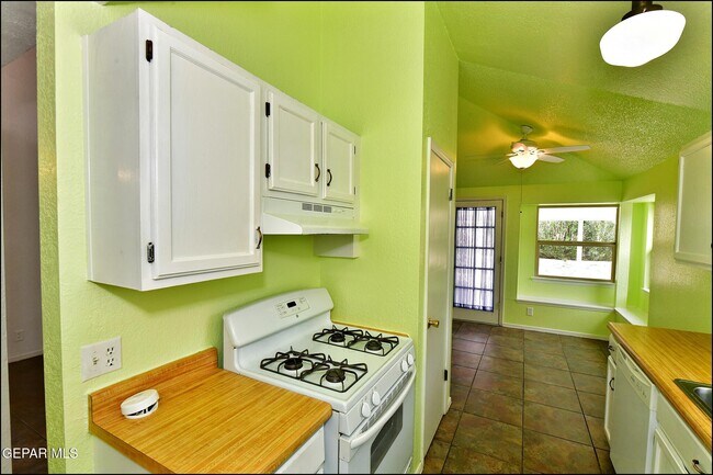 Building Photo - 853 Nita Fay Dr