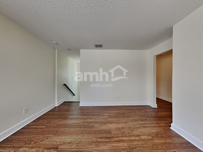 Building Photo - 2433 S Park Ave