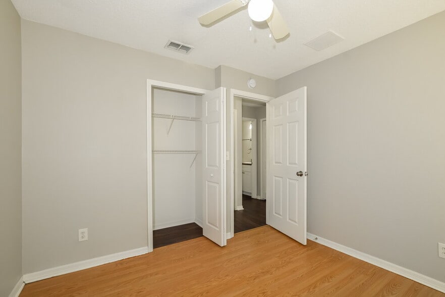 Building Photo - 12148 Woodglen Cir